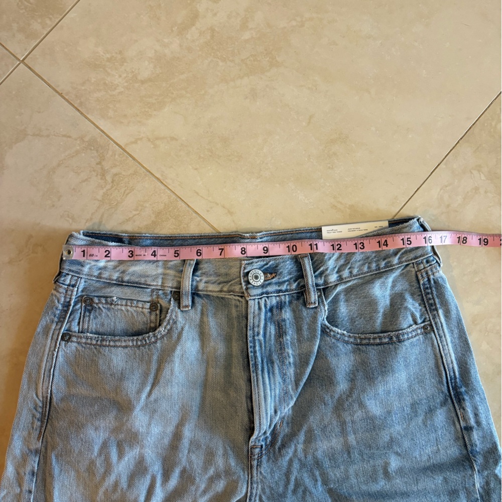 American Eagle Truly Two Toned Skater Jean Light Blue Distressed Sz 12 Short - Picture 10 of 14